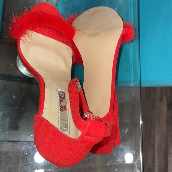 FREE WITH PURCHASE LILIANA HEELS 👠 WITH FURR - Picture 5 of 5